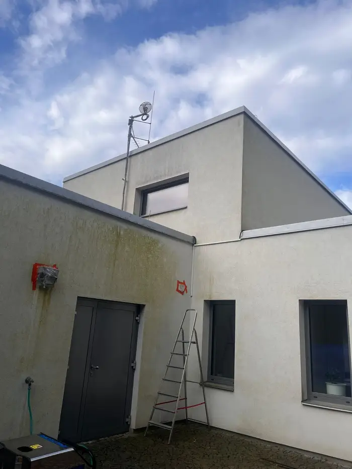 Vyčištěná fasáda domu