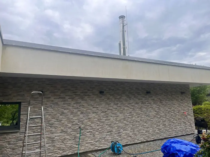 Tým Wapeko při čištění exteriéru