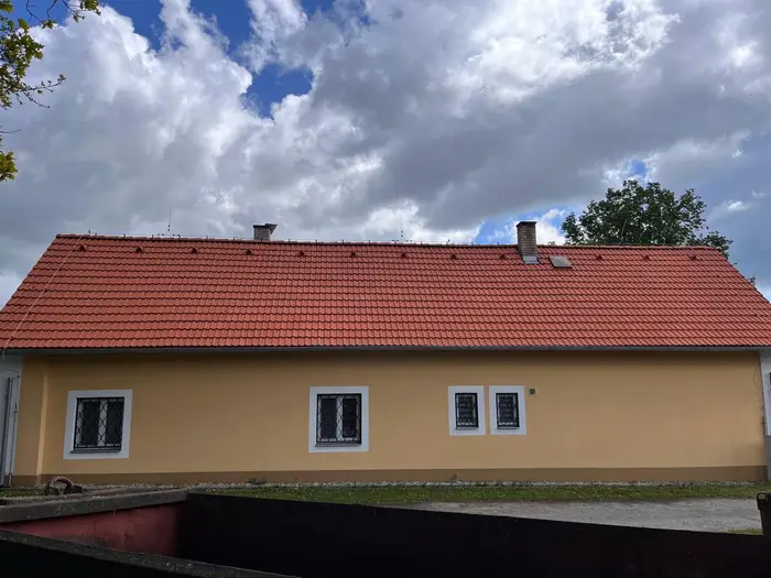 Vyčištěná střecha rodinného domu