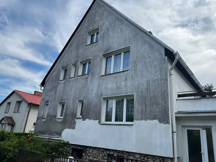 Vyčištěná fasáda domu