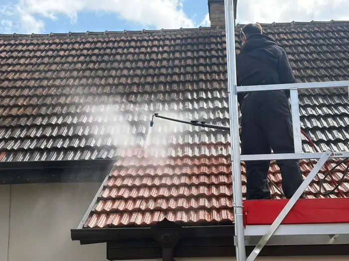 Tým Wapeko při čištění exteriéru