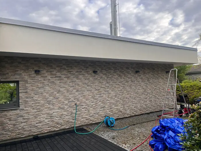 Tým Wapeko při čištění exteriéru