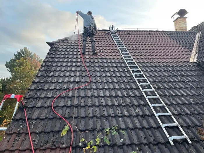 Tým Wapeko při čištění exteriéru