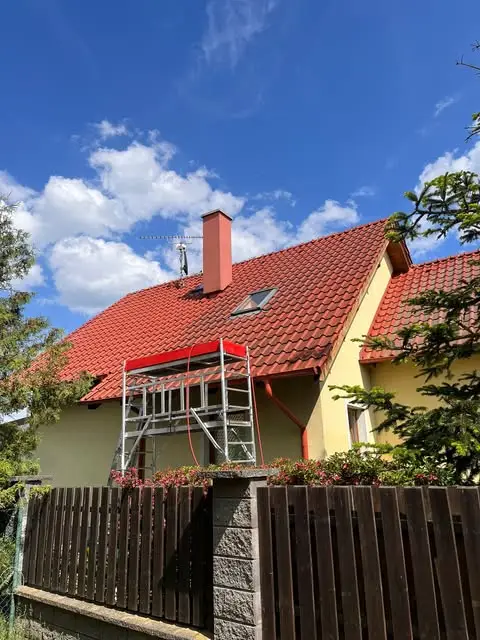 Tým Wapeko při čištění exteriéru