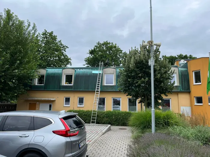 Vyčištěná střecha rodinného domu
